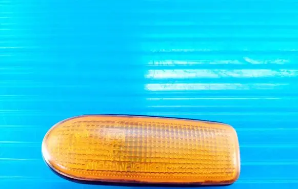 Nissan Urvan - King Van Front fender indicator light 013451