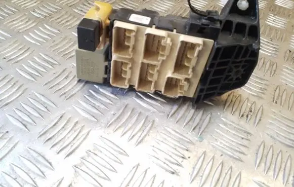 Toyota Avensis Verso Fuse module