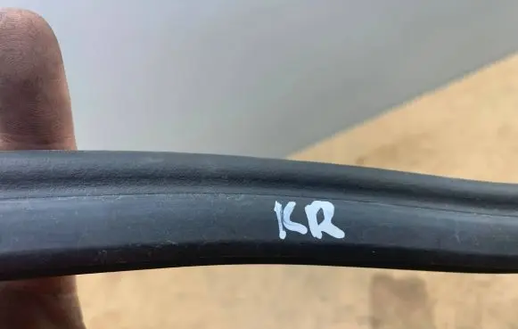 BMW 3 E46 Engine compartment rubber 82158939