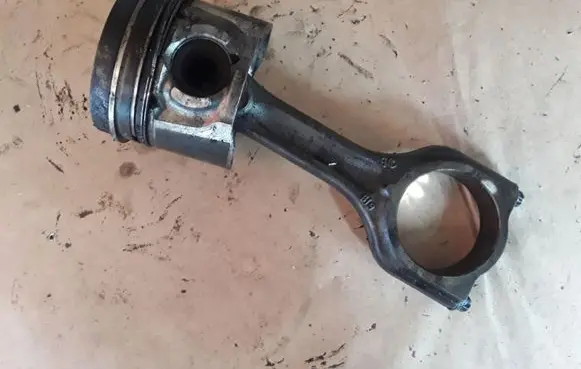 Citroen C3 Picasso Piston with connecting rod 619