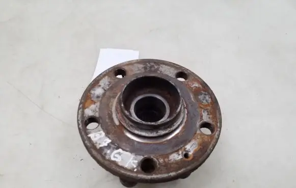Volkswagen PASSAT B7 Rear wheel ball bearing 