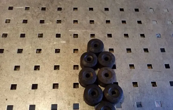 Volkswagen PASSAT B7 Wheel nut cap/cover 