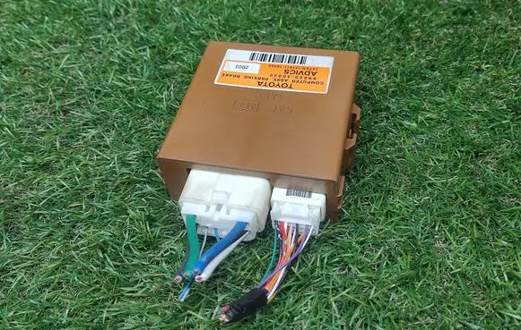 Lexus GS 250 350 300H 450H Hand brake control module 8905030030