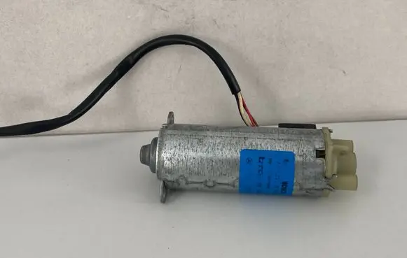 Mercedes-Benz S W220 Seat adjustment motor 2208201542 13201542 90135401