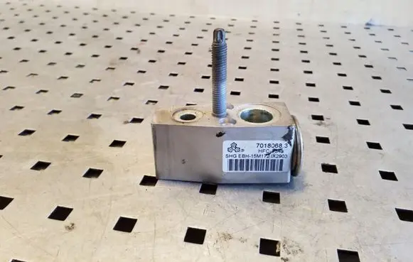 Opel Astra J Air conditioning (A/C) expansion valve 70180683