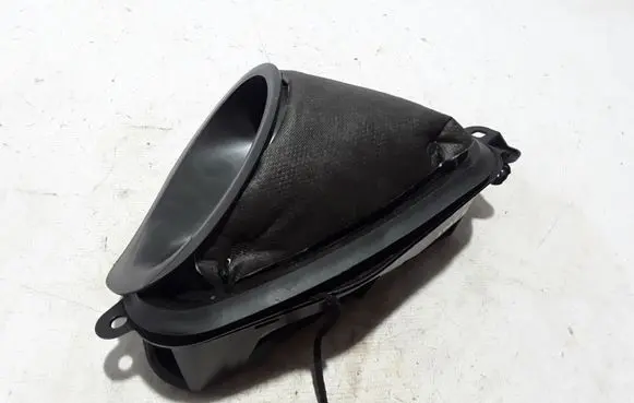 Peugeot 2008 II Other engine bay part 9826833180