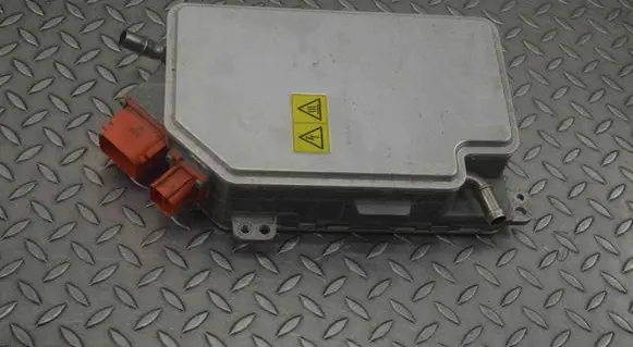 Voltage converter inverter
