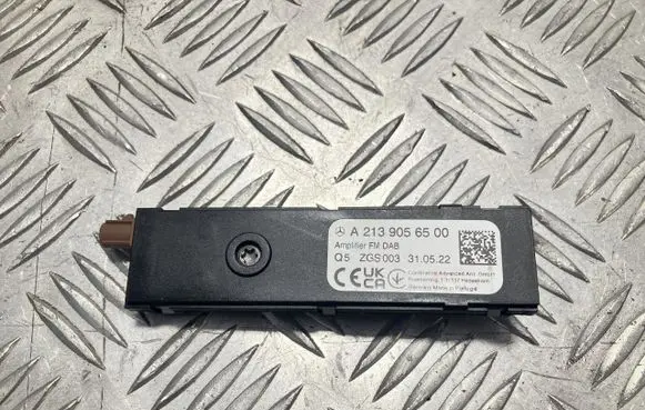 Mercedes-Benz CLA C118 X118 Antenna control unit A2139056500