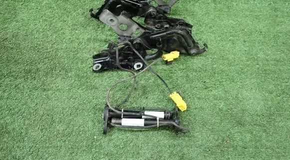Mercedes-Benz GLA H247 Engine bonnet/hood hinges 