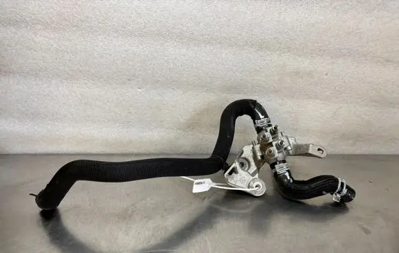 Engine coolant pipe/hose