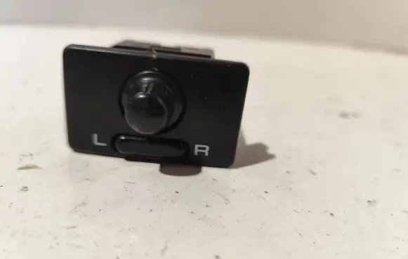 Subaru Impreza I Wing mirror switch 3511T