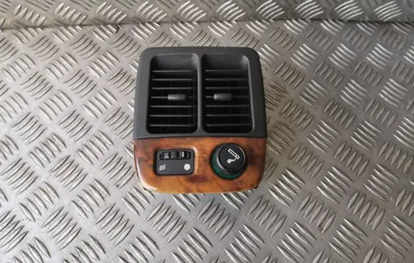 Jaguar XJ X308 Rear air vent grill GNC7890AA