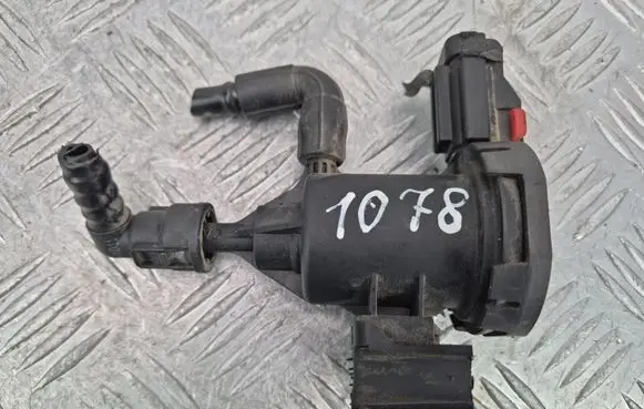 Mercedes-Benz SLK R172 Vacuum valve A0014760532