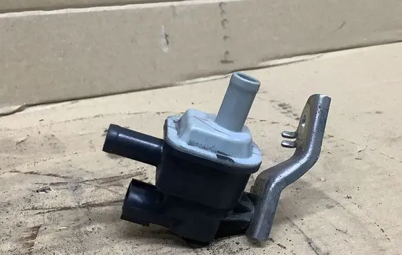 Lexus ES VII XZ10 Vacuum valve 9091012279 1362007110