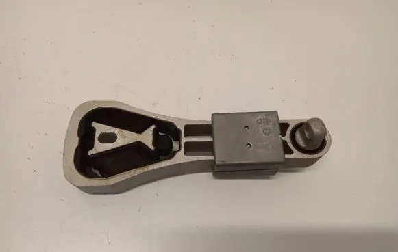 Engine mount bracket