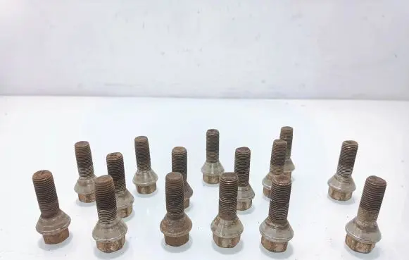 Volvo V70 Nuts/bolts 