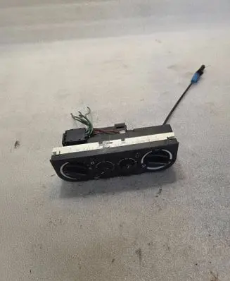 BMW 3 E36 Climate control unit E366411