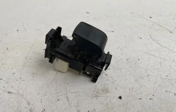 Toyota RAV 4 (XA40) Electric window control switch 19282910