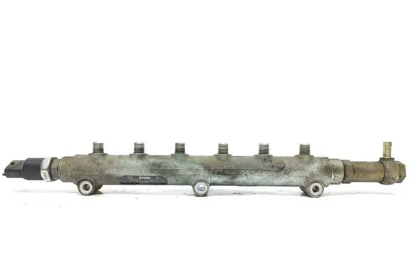 Volvo XC90 Fuel main line pipe 8658252 0445215010