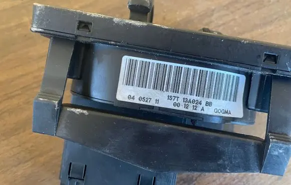 Ford Mondeo Mk III Light switch 1S7T13A024BB