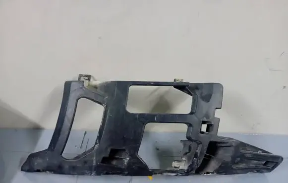 Ford Mondeo MK IV Front bumper mounting bracket M738A