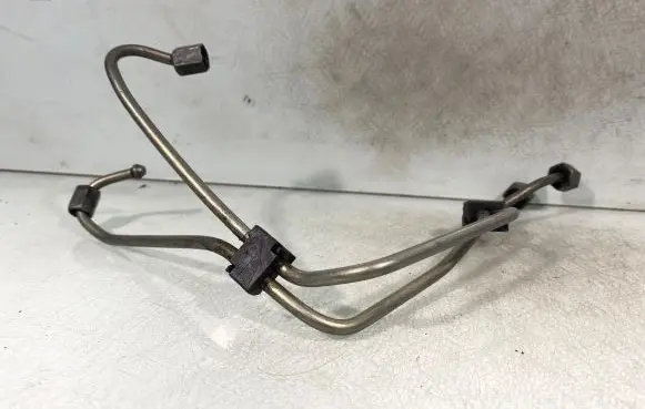 Fuel injector supply line/pipe