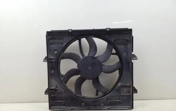 Radiator cooling fan shroud