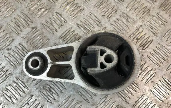 Mini One - Cooper Coupe R56 Engine mount bracket 6783094