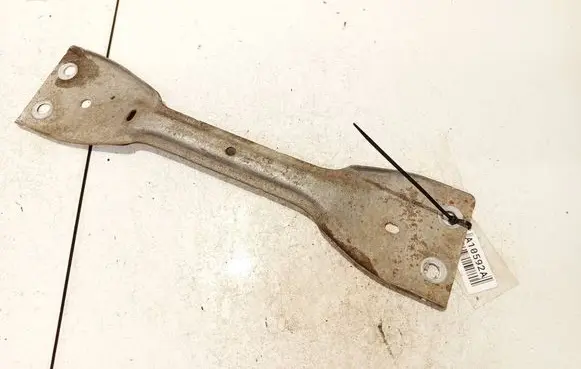 Engine mounting bracket