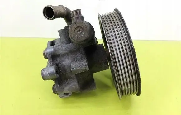 Audi A4 S4 B6 8E 8H Power steering pump 