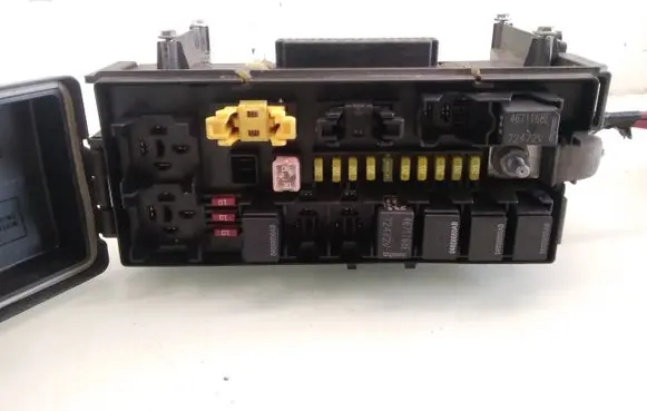 Jeep Grand Cherokee (WK) Fuse module 04692114AC