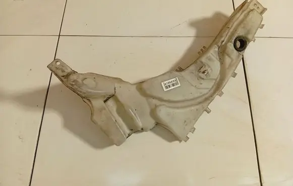 Windshield washer fluid reservoir/tank