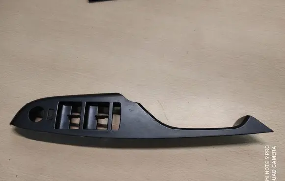 Cadillac SRX Front door window switch trim 20833003