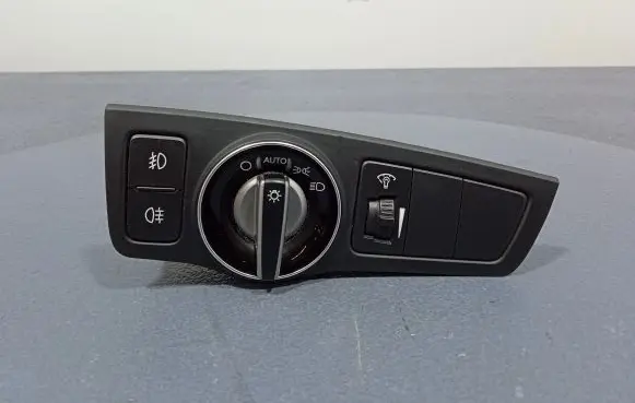 Hyundai i40 Light switch 93300-3Z050
