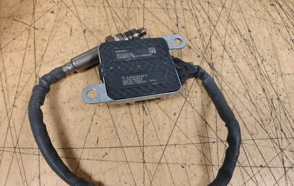 Mercedes-Benz E W213 Lambda probe sensor A0009058011