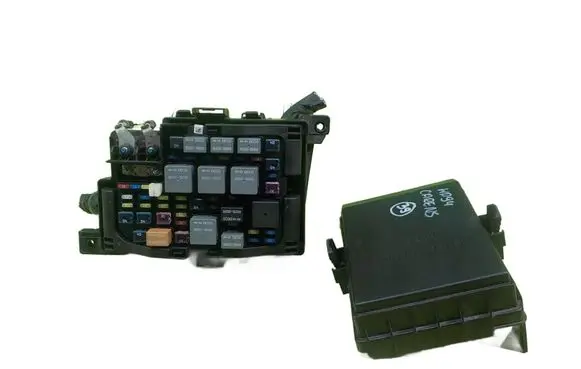 KIA Carens II Fuse box set 919501D240 BEZPIECZNIKOW