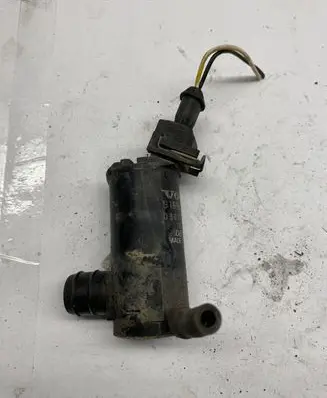 Volvo V70 Windscreen/windshield washer pump 0602103950