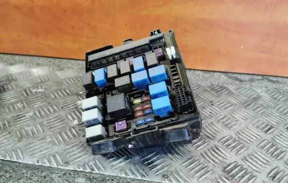 KIA Sportage Fuse module 919503W530