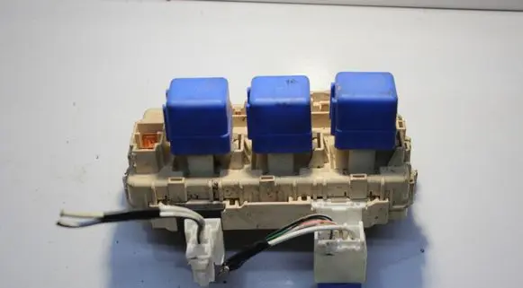 Nissan X-Trail T30 Fuse module PPT40
