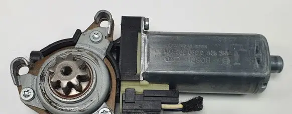 Mercedes-Benz GLK (X204) Seat adjustment motor 0390203001