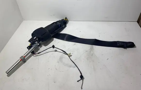 Volvo C30 Front seatbelt 9123539