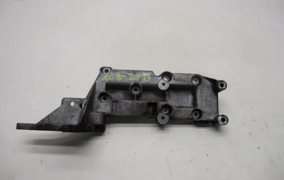 Volvo XC90 Engine mounting bracket