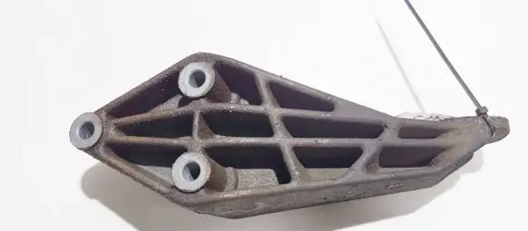 Opel Vectra B Engine mounting bracket 90498426 0047620