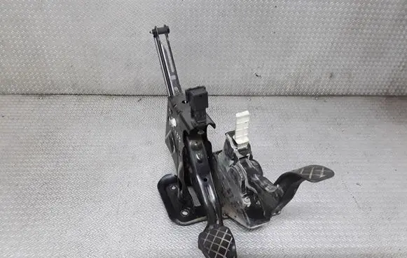 Volkswagen Golf IV Pedal assembly 1J1721130C