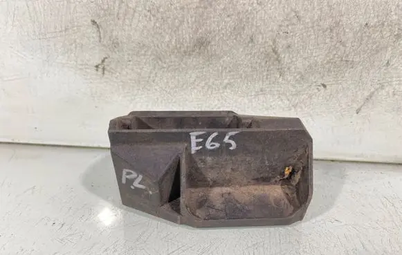 BMW 7 E65 E66 Radiator mount bracket 7508017