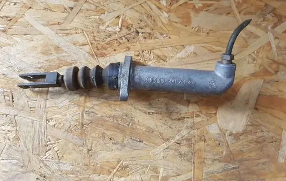 Audi A6 S6 C4 4A Clutch master cylinder 4A1721401