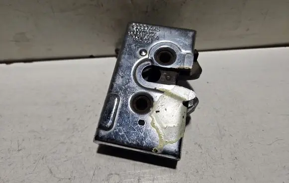 Audi 80 90 S2 B4 Front door lock 8A1837015A 895173