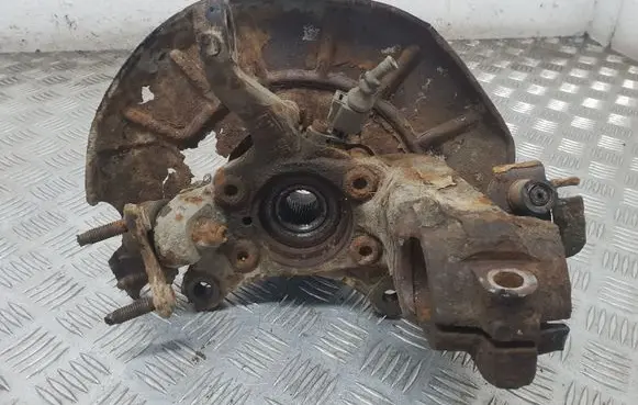 Volkswagen Golf V Front wheel hub