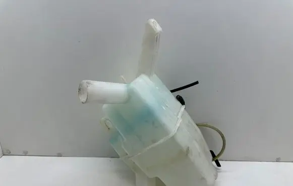 Nissan Serena Windshield washer fluid reservoir/tank 