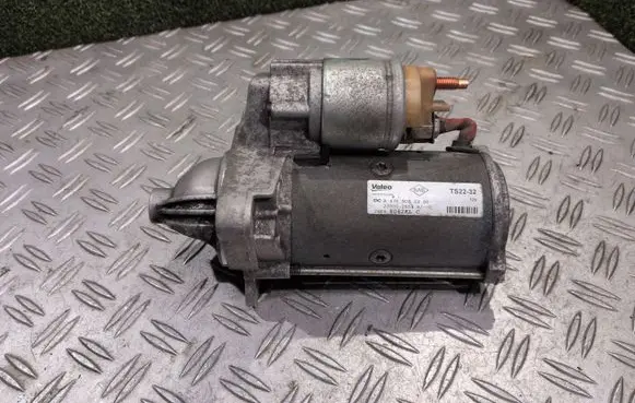 Renault Master III Starter motor 233002654R A4709060300